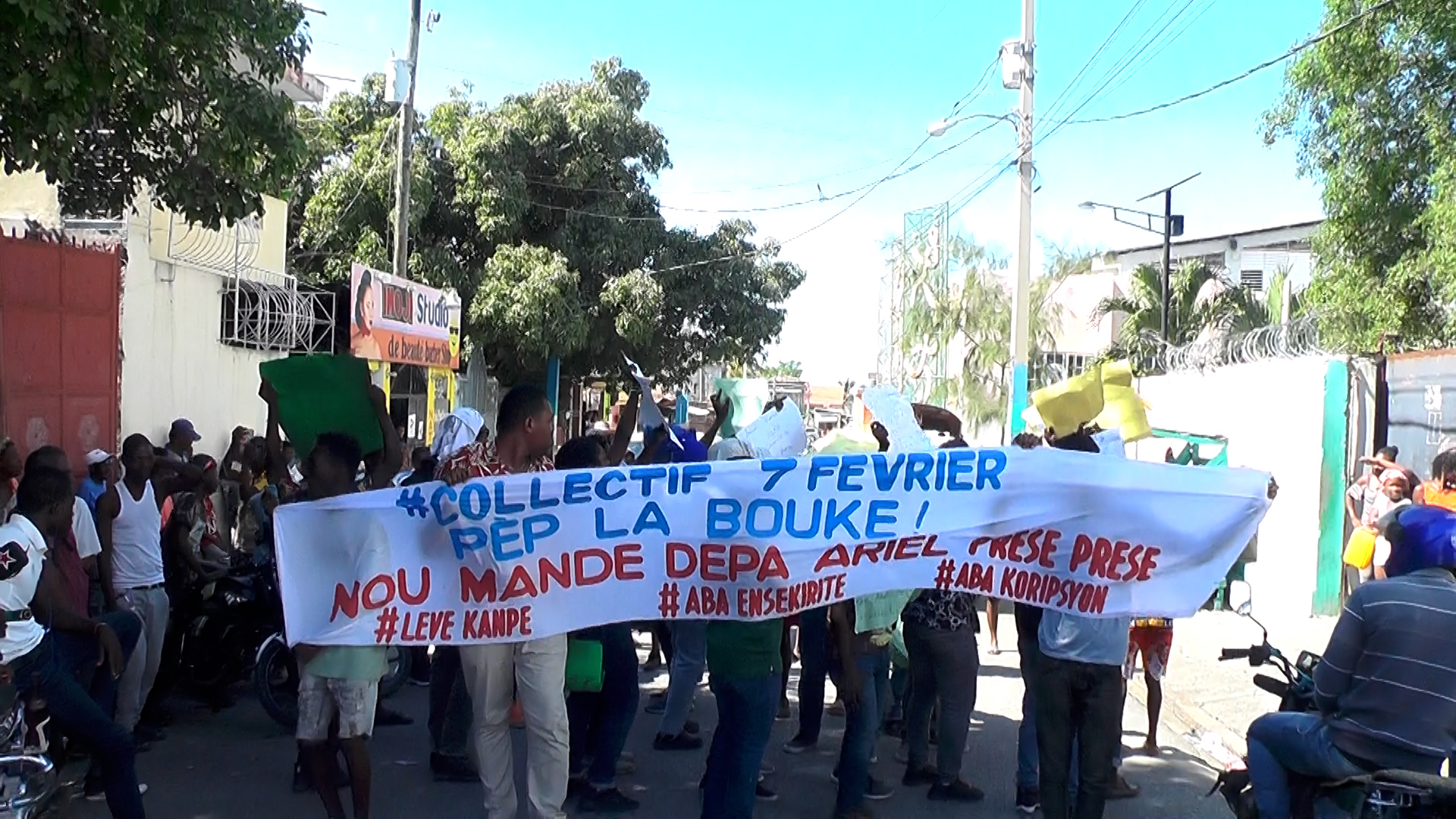 Des étudiants de la FDSE réclament la démission d'Ariel Henry